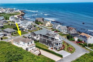 13 4th St, Narragansett, RI 02882