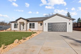 5055 Malibu Dr, Paradise, CA 95969