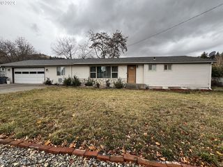 304 Cedar St, La Grande, OR 97850