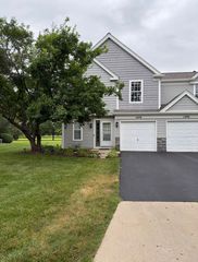 1698 Pebble Beach Cir, Elgin, IL 60123