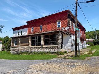 161 Pitcairn Ave, Salix, PA 15952