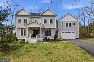 1304 Gahant Rd, Alexandria, VA 22308