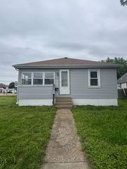 1107 Madison Ave, Wood River, IL 62095