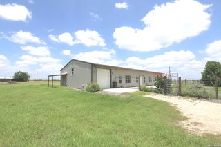 1221 N Santa Clara Rd, Marion, TX 78124
