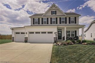 36615 Gladstone Mill Dr, North Ridgeville, OH 44039
