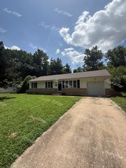 9401 E  69th St, Raytown, MO 64133