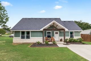 2601 Houston Ct, Granbury, TX 76048