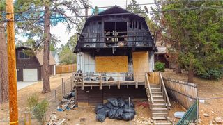827 Wabash Ln, Sugarloaf, CA 92386