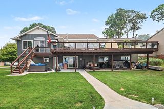 3233 Shawnee Ln, Waterford, MI 48329