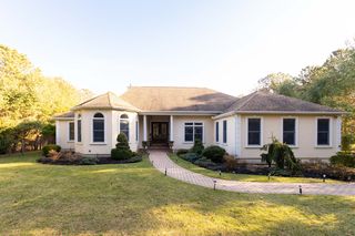 131 Malloy Dr, East Quogue, NY 11942