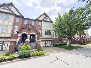 41 Cobblestone Dr, St Charles, IL 60174