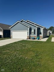 1430 Wigwam Ln, Martinsville, IN 46151