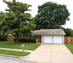 6005 Stardust Dr S, Watauga, TX 76148