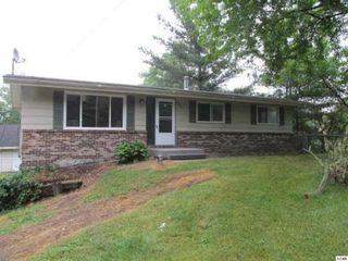 9022 Oakridge Dr, Temperance, MI 48182