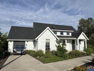 1864 John Muir Cir, Salem, OR 97302