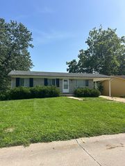 1818 Longford Dr, Saint Louis, MO 63136
