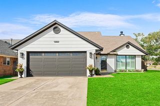 1812 Honeysuckle Ln, Midwest City, OK 73130