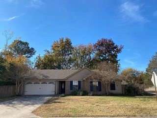 2817 Forest Dr, Bryant, AR 72022