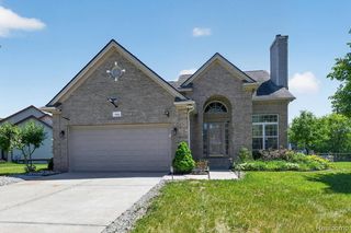 5324 Sequoia Ct, Grand Blanc, MI 48439