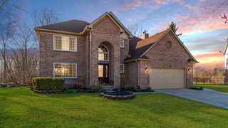 690 Pheasant Woods Dr, Canton, MI 48188