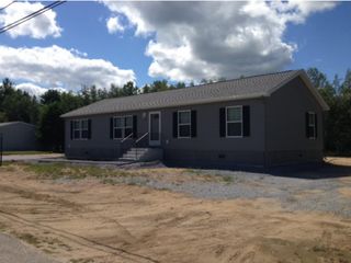 8 Meadows Drive, Hopkinton, NH 03229