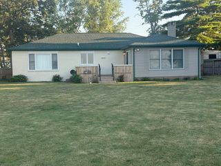 809 Knodt Rd, Essexville, MI 48732