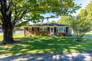 1229 Cherbourg Rd, Lexington, KY 40504