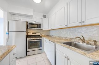 6050 Kennedy Blvd E #2E, West New York, NJ 07093