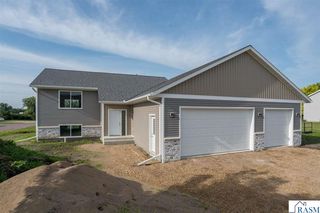 123 Erin Ct, Nicollet, MN 56074