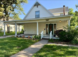 306 W  Nemaha St, Blue Hill, NE 68930