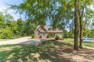 1625 Maple Ridge Dr, Loganville, GA 30052