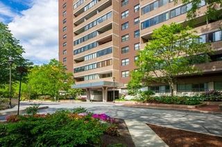 2 Hawthorne Pl #17R, Boston, MA 02114