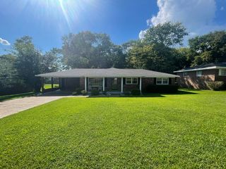 416 E  Lakeside Dr, Florence, AL 35630