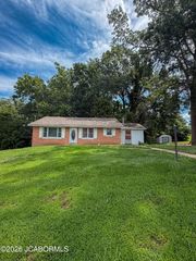 2925 Cochise Ln, Jefferson City, MO 65101