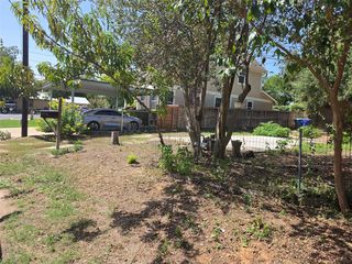 102 E  Alamo St, Elgin, TX 78621