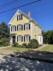 11 Fremont St #B, Plymouth, MA 02360