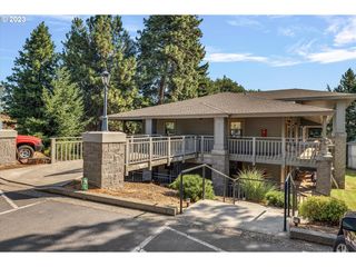 105 Country Club Rd #12, Hood River, OR 97031