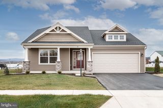 61 Kristi Ln, Biglerville, PA 17307