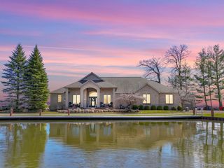 130 Whites Ct, Houghton Lake, MI 48629