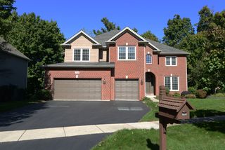 3706 Queen Elizabeth Ct, St Charles, IL 60174