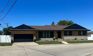 8425 W  Sunnyside Ave, Chicago, IL 60656