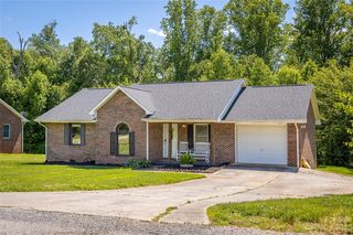 4739 33rd Street Dr NE, Hickory, NC 28601