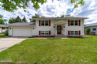 2226 Springbrook Ct, Grand Forks, ND 58201