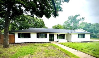 837 W  Redbud Dr, Hurst, TX 76053