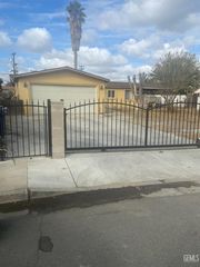 500 Stover Ave, Bakersfield, CA 93307