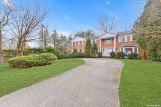 40 Hewlett Lane, Port Washington, NY 11050