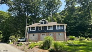 20 Mt Crest Rd, Oak Ridge, NJ 07438