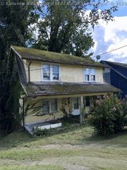 1531 Farnsworth Dr, Charleston, WV 25311