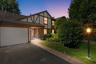 275 Wilmette Ct #A2, Schaumburg, IL 60193