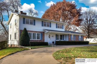 2218 S  90th St, Omaha, NE 68124